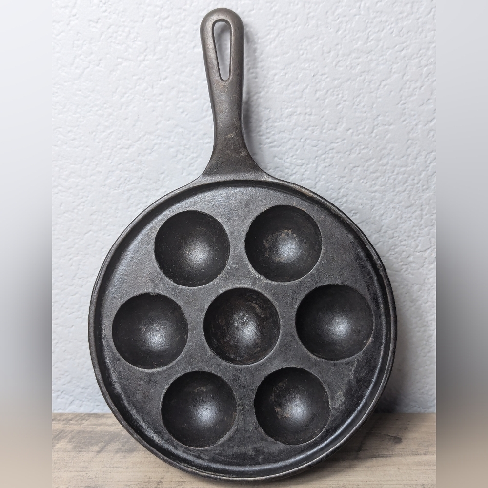Vintage GRISWOLD Aebleskiver 962 Erie Pa